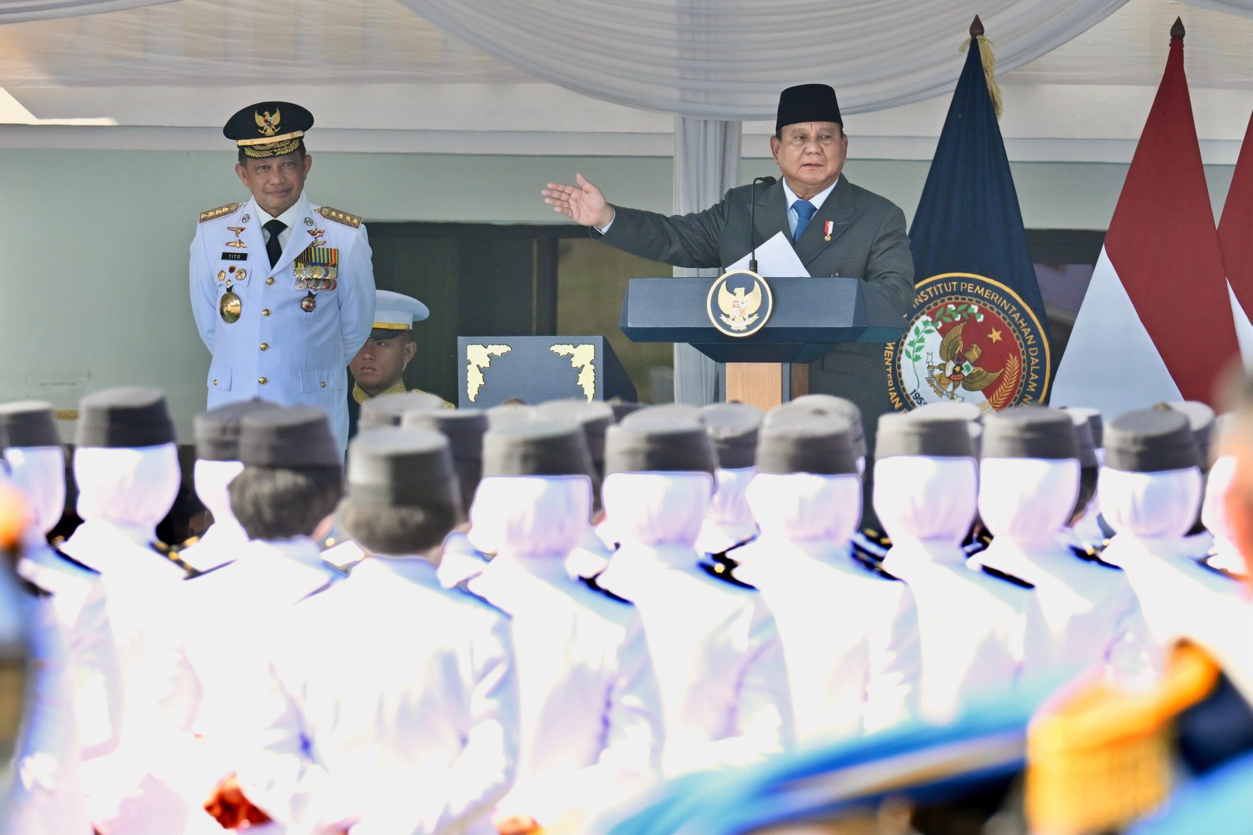 Presiden Prabowo Subianto memberikan amanat pada Upacara Pelantikan Pamong Praja Muda IPDN Angkatan XXXIII Tahun 2026 di Lapangan Parade Kampus IPDN Jatinangor, Kabupaten Sumedang, Jawa Barat, Rabu (29/7/2026). Sumber foto: indomaritim.com/As Presiden Prabowo Subianto memberikan amanat pada Upacara Pelantikan Pamong Praja Muda IPDN Angkatan XXXIII Tahun 2026 di Lapangan Parade Kampus IPDN Jatinangor, Kabupaten Sumedang, Jawa Barat, Rabu (29/7/2026). Sumber foto: indomaritim.com/As