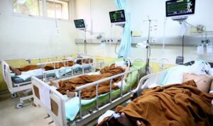 Sejumlah korban ledakan kamar mesin KMP Aceh Hebat 2 saat menjalani perawatan di Rumah Sakit Umum Daerah dr Zainoel Abidin (RSUDZA), Banda Aceh, Aceh, Jumat (12/6/2026). Foto Antara