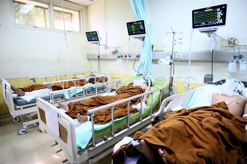 Sejumlah korban ledakan kamar mesin KMP Aceh Hebat 2 saat menjalani perawatan di Rumah Sakit Umum Daerah dr Zainoel Abidin (RSUDZA), Banda Aceh, Aceh, Jumat (12/6/2026). Foto Antara Sejumlah korban ledakan kamar mesin KMP Aceh Hebat 2 saat menjalani perawatan di Rumah Sakit Umum Daerah dr Zainoel Abidin (RSUDZA), Banda Aceh, Aceh, Jumat (12/6/2026). Foto Antara