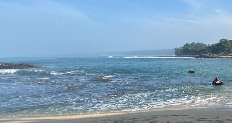 Suasana pantai di wilayah selatan Kabupaten Garut, Jawa Barat. Sumber foto: Antara