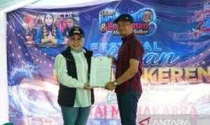 Kepala Kanwil Kemenkum Sulawesi Barat Saefur Rochim saat peresmian Pos Bantuan Hukum (Posbankum) Komunitas Nelayan di Kabupaten Mamuju, Sabtu (18/7/2026). Sumber foto: Antara Kepala Kanwil Kemenkum Sulawesi Barat Saefur Rochim saat peresmian Pos Bantuan Hukum (Posbankum) Komunitas Nelayan di Kabupaten Mamuju, Sabtu (18/7/2026). Sumber foto: Antara