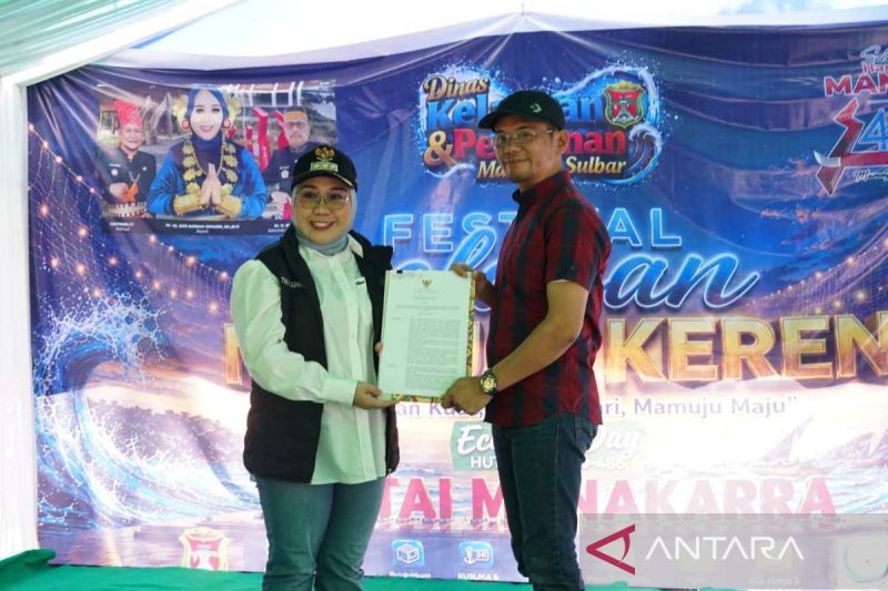 Kepala Kanwil Kemenkum Sulawesi Barat Saefur Rochim saat peresmian Pos Bantuan Hukum (Posbankum) Komunitas Nelayan di Kabupaten Mamuju, Sabtu (18/7/2026). Sumber foto: Antara Kepala Kanwil Kemenkum Sulawesi Barat Saefur Rochim saat peresmian Pos Bantuan Hukum (Posbankum) Komunitas Nelayan di Kabupaten Mamuju, Sabtu (18/7/2026). Sumber foto: Antara