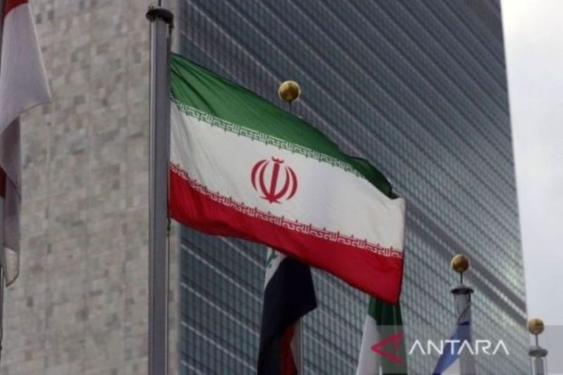Arsip Foto - Bendera Iran terlihat di markas besar PBB di New York, AS, Rabu (8/1/2020). Foto Antara