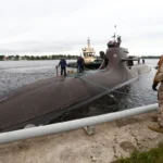 Arsip - Prajurit Angkatan Laut Jerman melabuhkan kapal selam U-33 di pelabuhan Riga, Latvia, pada Jumat (31/5/2019). Sumber foto: Antara
