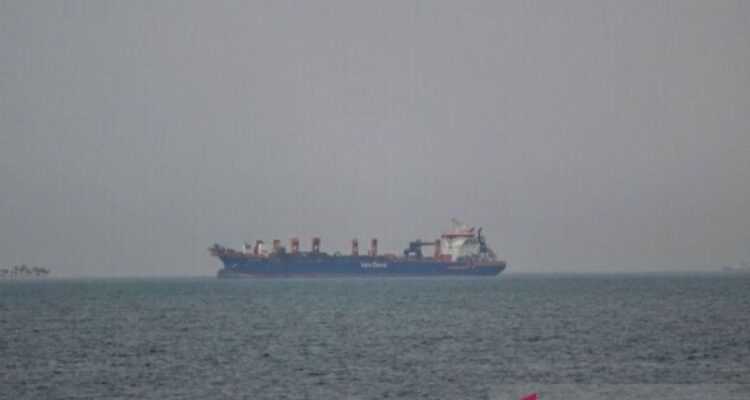 Ilustrasi - Kapal tanker melintas di selat Hormuz. Sumber foto: Antara