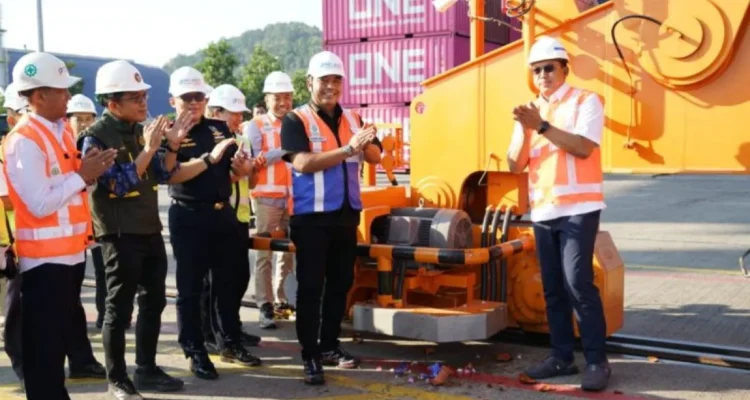 Pelaksanaan peresmian pengoperasian Quay Container Crane (QCC) 004 di Terminal Petikemas Pelabuhan Regional 2 Panjang oleh Pelindo Lampung. Foto Antara