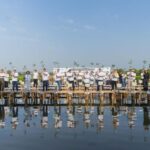 Pemerintah Provinsi DKI Jakarta menggelar kegiatan penanaman sekitar dua ribu bibit mangrove di pesisir utara Jakarta pada peringatan Hari Mangrove Sedunia 2026. Sumber foto: Antara