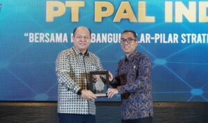 Direktur Utama PT PAL Indonesia Kaharuddin Djenod bertemu Kementerian Pendidikan Tinggi, Sains, dan Teknologi (Kemendiktisaintek) untuk mengembangkan riset dan teknologi industri galangan kapal dalam negeri. Sumber foto: Antara