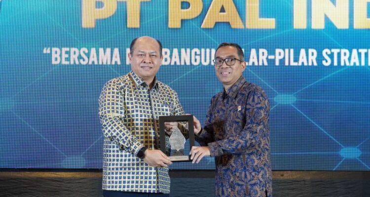 Direktur Utama PT PAL Indonesia Kaharuddin Djenod bertemu Kementerian Pendidikan Tinggi, Sains, dan Teknologi (Kemendiktisaintek) untuk mengembangkan riset dan teknologi industri galangan kapal dalam negeri. Sumber foto: Antara
