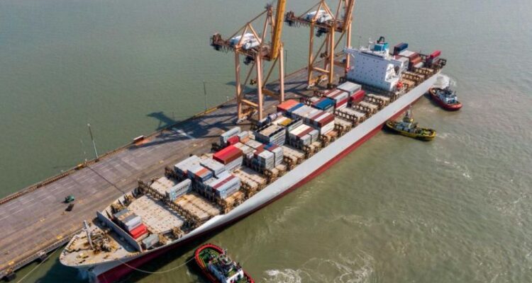 Suasana aktivitas layanan Pelindo Jasa Maritim di salah satu pelabuhan kelolaan PT Pelindo Regional 4. Sumber foto: Antara