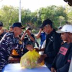 TNI AL melakukan aksi sosial di Tual, Maluku. Foto Antara