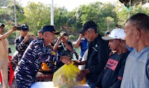 TNI AL melakukan aksi sosial di Tual, Maluku. Foto Antara TNI AL melakukan aksi sosial di Tual, Maluku. Foto Antara