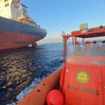 Tim SAR evakuasi jenazah ABK kapal MV Shandong De Yu di Selat Badung, Denpasar, Selasa (14/7/2026). Sumber foto: Antara