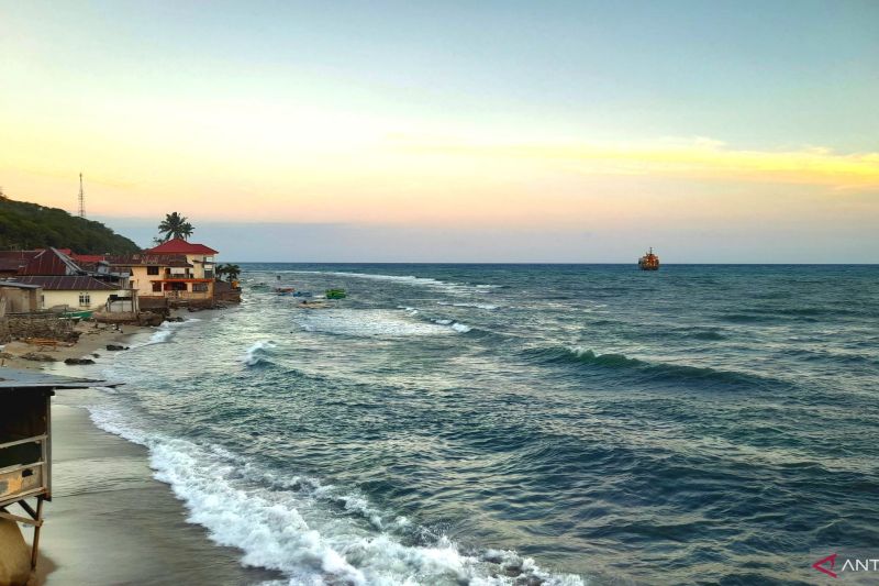 Kondisi cuaca di kawasan Teluk Tomini, pesisir selatan Provinsi Gorontalo, Jumat (24/07/2026). Sumber foto: Antara Kondisi cuaca di kawasan Teluk Tomini, pesisir selatan Provinsi Gorontalo, Jumat (24/07/2026). Sumber foto: Antara