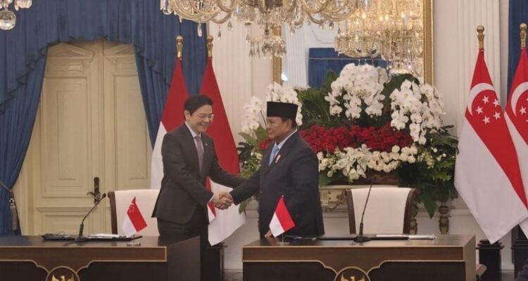 President Prabowo Subianto and Singapore Prime Minister Lawrence Wong shake hands during the joint press conference after the annual leader's retreat at the Merdeka Palace in Jakarta on Monday (July 6, 2026). Antara Photo