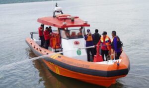 Tim BPBD Kabupaten Kutim saat mencoba boat pemadam di Sangkulirang, Kamis (2/7/2026). Foto Antara Tim BPBD Kabupaten Kutim saat mencoba boat pemadam di Sangkulirang, Kamis (2/7/2026). Foto Antara