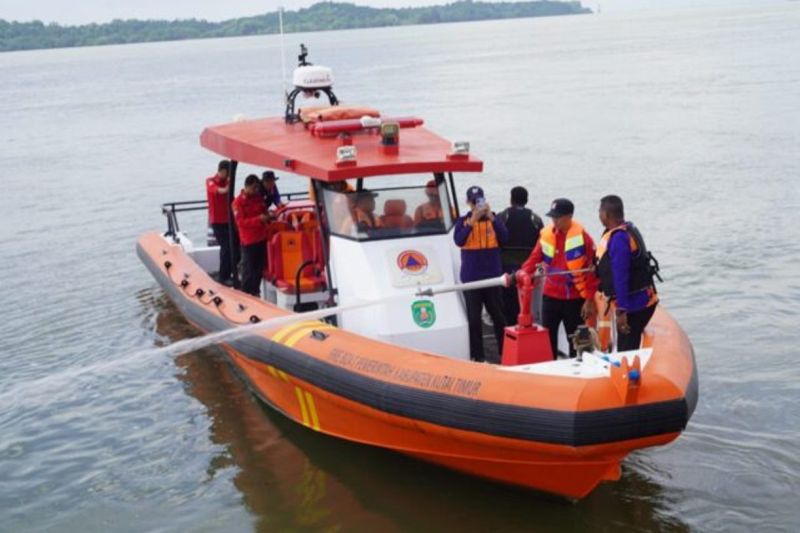 Tim BPBD Kabupaten Kutim saat mencoba boat pemadam di Sangkulirang, Kamis (2/7/2026). Foto Antara Tim BPBD Kabupaten Kutim saat mencoba boat pemadam di Sangkulirang, Kamis (2/7/2026). Foto Antara