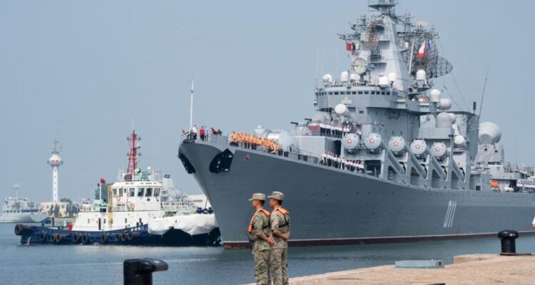 Ilustrasi: Kapal perang China dan Rusia memulai latihan angkatan laut tahunan. Foto Antara