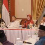 Sekretaris Daerah (Sekda) Kepri Misni (tengah) memimpin rapat persiapan lelang pembangunan Museum dan Monumen Bahasa Nasional di Pulau Penyengat di Gedung Daerah, Kota Tanjungpinang, Selasa (30/6/2026). Foto Antara