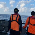 Officers involved in the joint SAR operation for the missing passengers of the sinking of KM Nurul Salsa in South Sulawesi waters, Thursday (July 16, 2026). Source of Photo: Antara News Agency