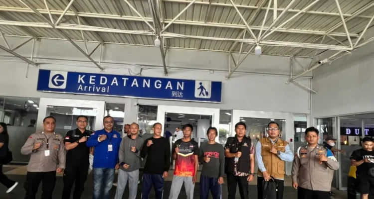 Pemulangan empat nelayan dari Pelabuhan Stulang Laut Johor Bahru ke Tanjungpinang Kepri, didampingi oleh KJRI Johor Bahru. Foto Antara