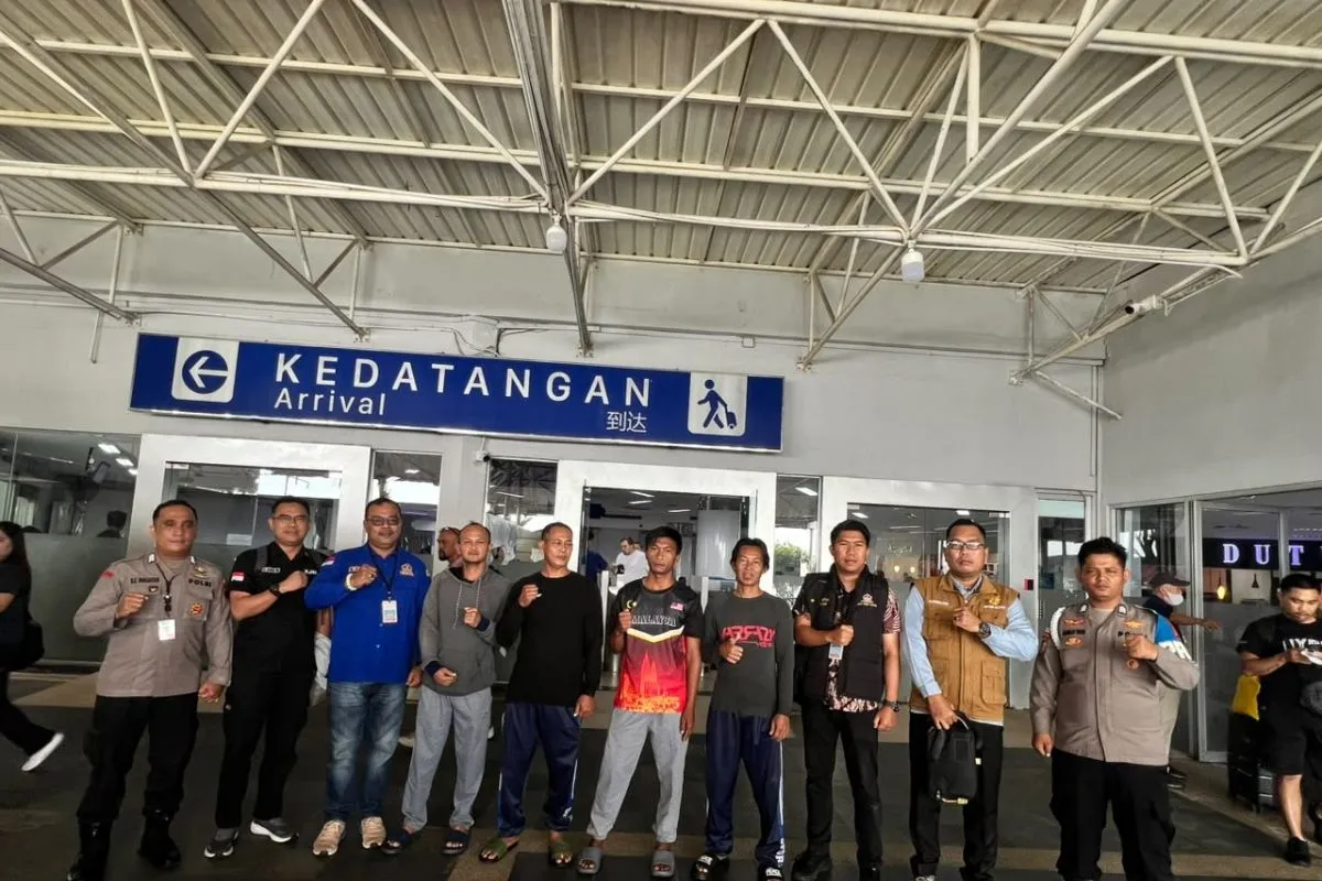 Pemulangan empat nelayan dari Pelabuhan Stulang Laut Johor Bahru ke Tanjungpinang Kepri, didampingi oleh KJRI Johor Bahru. Foto Antara