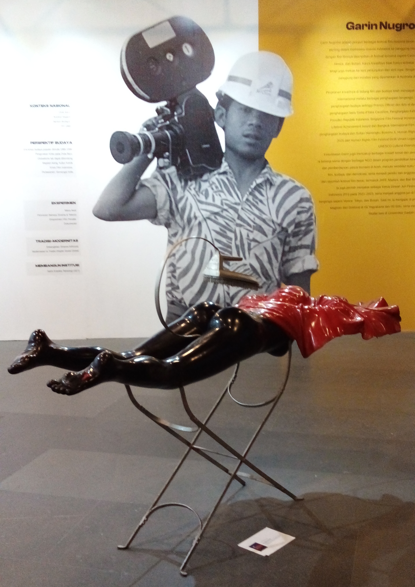 Patung karya Garin Nugroho (Ibunda Setrika) pada pameran Archivepelago. Foto: Indomaritim.com/Raihul Fadjri Patung karya Garin Nugroho (Ibunda Setrika) pada pameran Archivepelago. Foto: Indomaritim.com/Raihul Fadjri