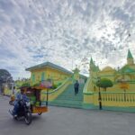 Masjid Sultan Riau Penyengat menjadi salah satu cagar budaya paling ikonik di Pulau Penyengat, Kota Tanjungpinang, Kepri. Foto Antara
