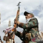 Ilustrasi - Kelompok Houthi bersenjata berkumpul di Alun-alun Sabeen untuk menggelar demonstrasi guna mendukung pernyataan pemimpin Houthi di Yaman, Abdul Malik al-Houthi, di Sanaa, Yaman, pada 17 Juli 2026. Sumber foto: Antara