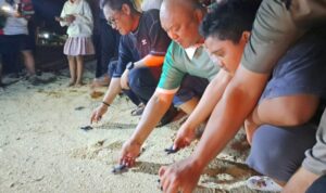 Wagub Kaltim Seno Aji (pertama dari kiri) bersama Wabup Berau Gamalis (nomor 2) dan sejumla. Foto Antara Wagub Kaltim Seno Aji (pertama dari kiri) bersama Wabup Berau Gamalis (nomor 2) dan sejumla. Foto Antara