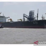 Ilustrasi foto kapal tanker minyak berbendera India, Desh Garima, setelah melewati Selat Hormuz, tiba di Pelabuhan Mumbai pada (30/4/2026). Sumber foto: Antara