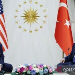 Presiden Turkiye Recep Tayyip Erdogan menyambut Presiden AS Donald Trump—yang sedang melakukan kunjungan resmi ke Turkiye menjelang KTT Kepala Negara dan Pemerintahan NATO ke-36 di Ankara—dengan upacara resmi di Kompleks Kepresidenan di Ankara, Turkiye, pada 7 Juli 2026. Foto Antara