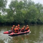 Tim SAR gabungan melakukan operasi SAR terhadap korban kapal tenggelam di Sungai Sei Belawan Kabupaten Deliserdang, Sumatera Utara. Sumber foto: Antara
