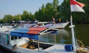 Sejumlah kapal nelayan dan kapal penumpang di Sangatta Kabupaten Kutai Timur Kaltim. Sumber foto: Antara