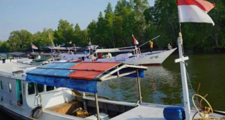 Sejumlah kapal nelayan dan kapal penumpang di Sangatta Kabupaten Kutai Timur Kaltim. Sumber foto: Antara