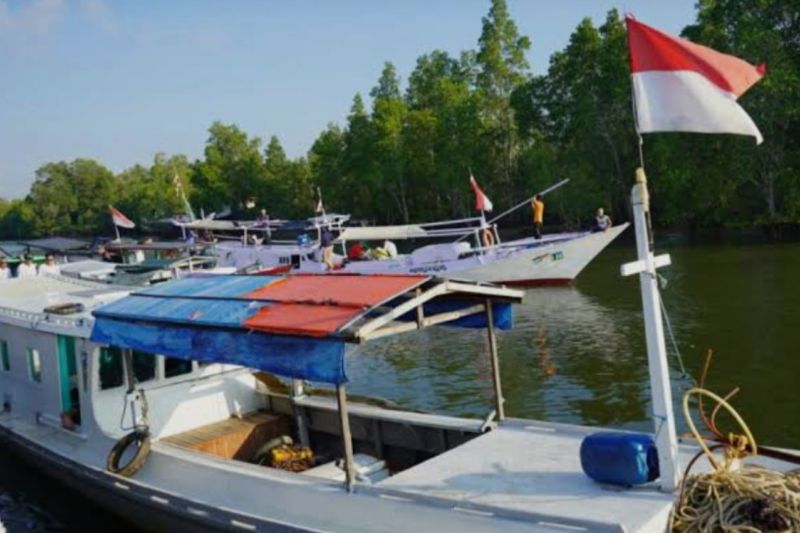 Sejumlah kapal nelayan dan kapal penumpang di Sangatta Kabupaten Kutai Timur Kaltim. Sumber foto: Antara Sejumlah kapal nelayan dan kapal penumpang di Sangatta Kabupaten Kutai Timur Kaltim. Sumber foto: Antara