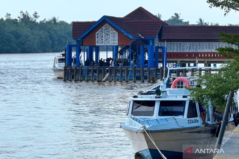 Alur sungai di Dermaga Kayan II Tanjung Selor, Kalimantan Utara mengalami pendangkalan dan akan segera disedot pasirnya untuk mengurangi sedimentasi. Sumber foto: Antara Alur sungai di Dermaga Kayan II Tanjung Selor, Kalimantan Utara mengalami pendangkalan dan akan segera disedot pasirnya untuk mengurangi sedimentasi. Sumber foto: Antara