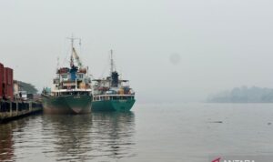 Ilustrasi: Jarak pandang di Sungai Kayan, Tanjung Selor, Kabupaten Bulungan, Kalimantan Utara, Senin (31/8/2026) mulai berkurang karena diselimuti kabut asap akibat karhutla. Sumber foto: Antara