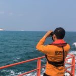 Tim SAR gabungan melakukan upaya pencarian hari keempat terhadap penumpang KMP Kirana II yang diduga melompat ke laut di perairan Selat Sunda, Sabtu (1/8/2026). Sumber foto: Antara