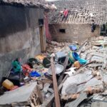 Kondisi rumah warga di sekitar lokasi ledakan yang diduga dari bom ikan di Kampung Cisarua, Desa Citeureup, Kecamatan Panimbang, Kabupaten Pandeglang, Banten. Sumber foto: Antara