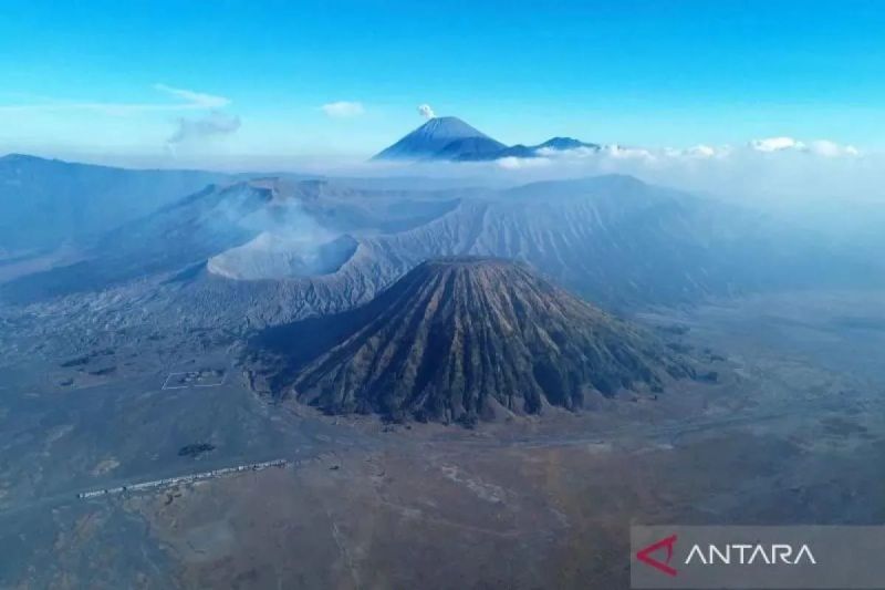 An aerial photo of the Bromo Tengger Semeru National Park (TNBTS) from Pasuruan District, East Java, Thursday (August 13, 2026). Photo source: Antara News Agency