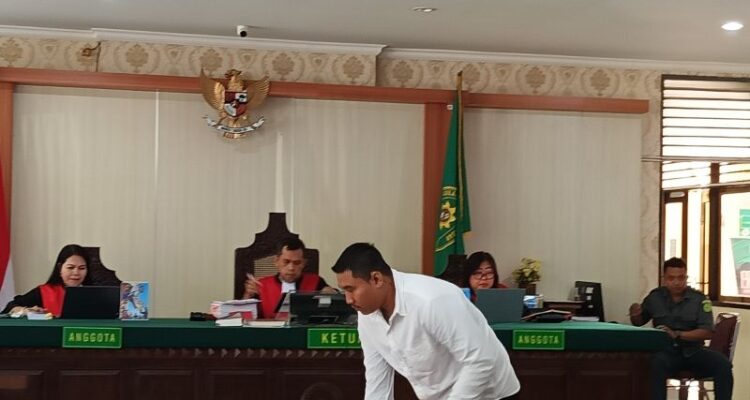 Terdakwa I Kadek Ariawan (28) menjalani sidang di Pengadilan Negeri Denpasar, Bali, Selasa (4/8/2026). Sumber foto: Antara