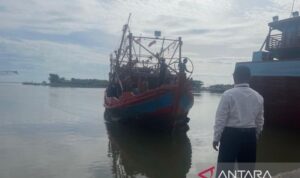 Aktivitas di TPI Kejawanan Kota Cirebon, Jawa Barat. Sumber foto: Antara Aktivitas di TPI Kejawanan Kota Cirebon, Jawa Barat. Sumber foto: Antara