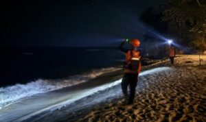 Tim SAR dibantu BPBD Minahasa, Babinsa, Bhabinkamtibmas, serta masyarakat sedang melakukan pencarian korban hilang setelah terseret ombak di Pantai Tuturuga, Desa Ranowangko. Sumber foto: Antara Tim SAR dibantu BPBD Minahasa, Babinsa, Bhabinkamtibmas, serta masyarakat sedang melakukan pencarian korban hilang setelah terseret ombak di Pantai Tuturuga, Desa Ranowangko. Sumber foto: Antara