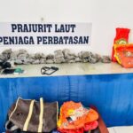 The Indonesian Navy’s Regional Command X foiled an attempt to smuggle 14 kilograms of marijuana from Papua New Guinea toward Jayapura, the capital of Papua Province, through Skouw Sae waters. Photo source: Antara News Agency