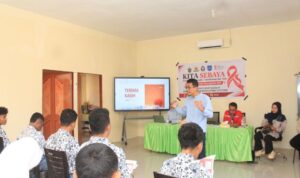 Pelatihan Pendidik Sebaya dalam upaya pencegahan HIV pada tingkat remaja di SMA Mafakati Pulau Hiri, Ternate, Kamis (6/08/2026). Sumber foto: Antara