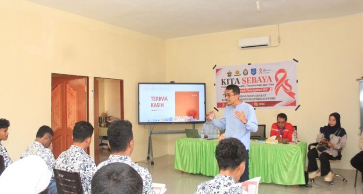 Pelatihan Pendidik Sebaya dalam upaya pencegahan HIV pada tingkat remaja di SMA Mafakati Pulau Hiri, Ternate, Kamis (6/08/2026). Sumber foto: Antara