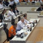 Menteri Perhubungan Dudy Purwagandhi (tengah) menyampaikan paparan dalam rapat kerja bersama Komisi V DPR RI terkait evaluasi sejumlah kecelakaan transportasi laut di Kompleks Parlemen, Senayan, Jakarta, Rabu (19/8/2026). Sumber foto: Antara
