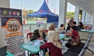 UPPMPTSP Kabupaten Kepulauan Seribu menggelar Pelayanan Terpadu Keliling (Peduli) Pulau Plus di Kelurahan Pulau Pari, Kecamatan Kepulauan Seribu Selatan, Kamis (27/8/2026). Sumber foto: Antara UPPMPTSP Kabupaten Kepulauan Seribu menggelar Pelayanan Terpadu Keliling (Peduli) Pulau Plus di Kelurahan Pulau Pari, Kecamatan Kepulauan Seribu Selatan, Kamis (27/8/2026). Sumber foto: Antara
