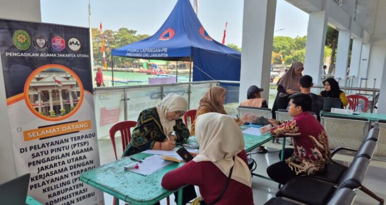 UPPMPTSP Kabupaten Kepulauan Seribu menggelar Pelayanan Terpadu Keliling (Peduli) Pulau Plus di Kelurahan Pulau Pari, Kecamatan Kepulauan Seribu Selatan, Kamis (27/8/2026). Sumber foto: Antara